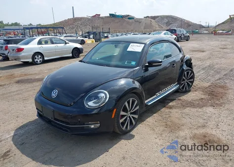2012 Volkswagen Beetle 2.0T Turbo z USA, uszkodzony, nr VIN 3VWVA7AT3CM663128